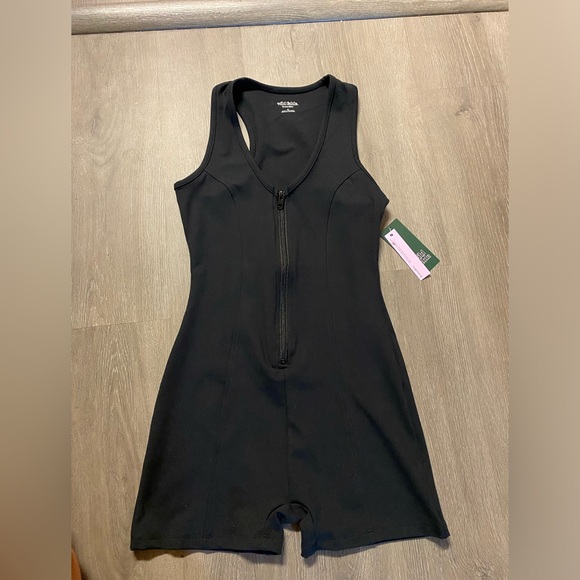 Active romper NWT - Picture 3 of 5